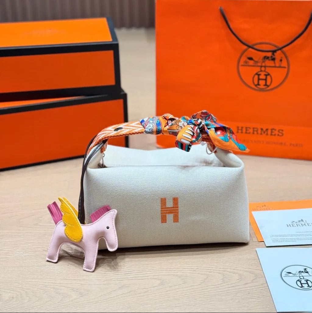 Eksklüziv Zərif Çanta — İpək və "Pegasus" Detallı