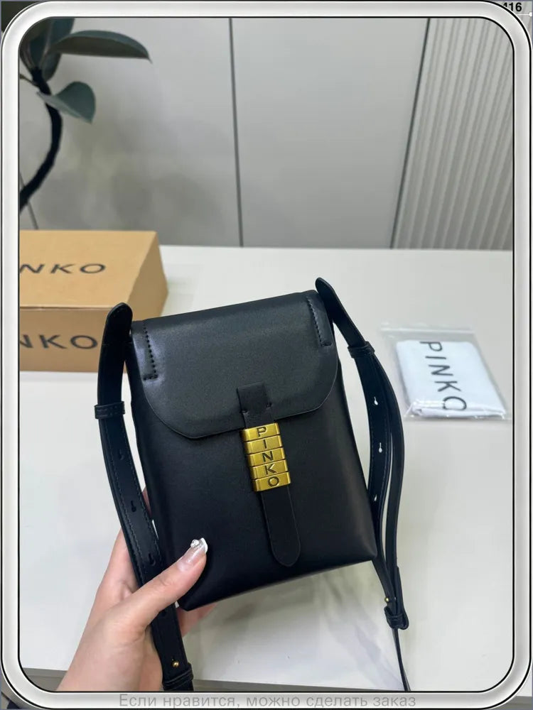 Qara mini çarpaz çanta, qızılı metal detallı, ön görünüş
